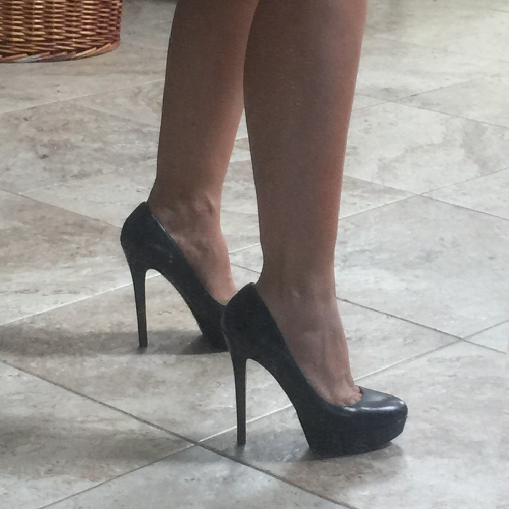 BLACK LEATHER ALDO PLATFORM STILETTOS